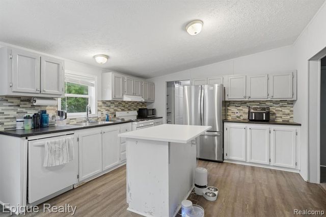 253 Parker Lake Drive, Oxford, MI 48371