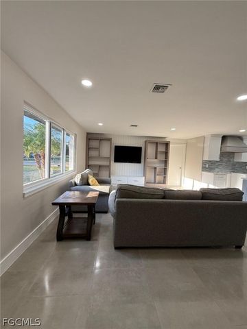 14821 Martin DR, Fort Myers, FL 33908