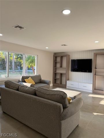 14821 Martin DR, Fort Myers, FL 33908