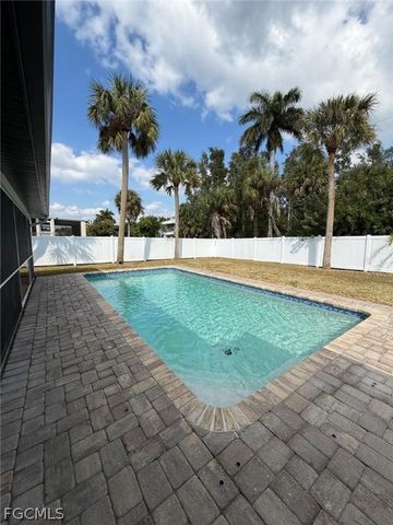 14821 Martin DR, Fort Myers, FL 33908