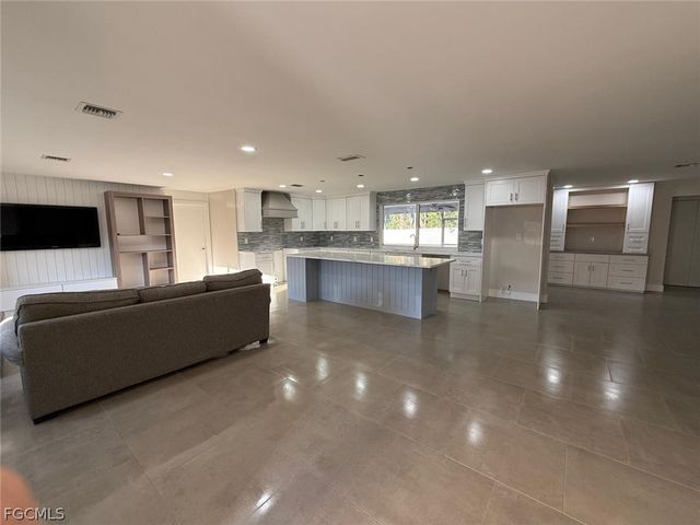 14821 Martin DR, Fort Myers, FL 33908