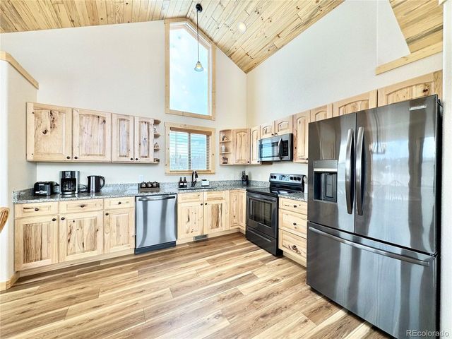 663 Arrowhead Dr, Jefferson, CO 80456