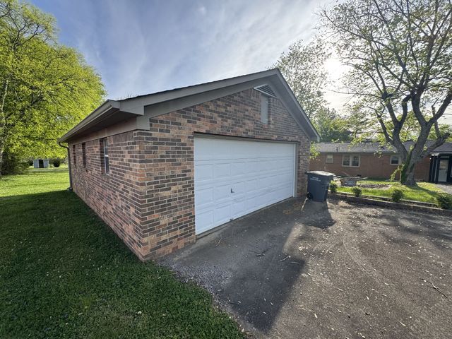 129 Terry Ave, Fayetteville, TN 37334