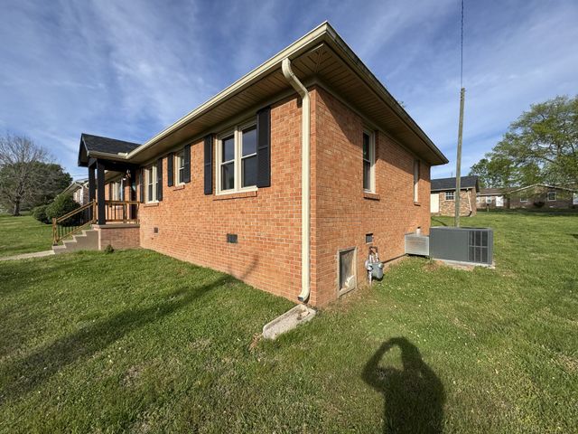 129 Terry Ave, Fayetteville, TN 37334