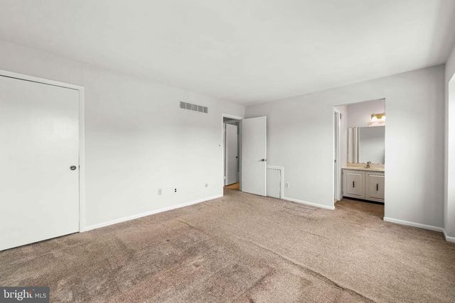 132 E GREEN VALLEY CIR, Newark, DE 19711