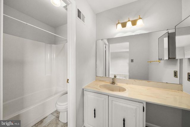 132 E GREEN VALLEY CIR, Newark, DE 19711