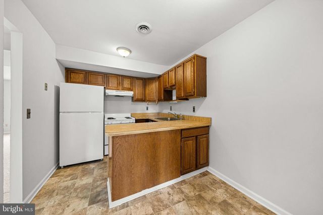 132 E GREEN VALLEY CIR, Newark, DE 19711