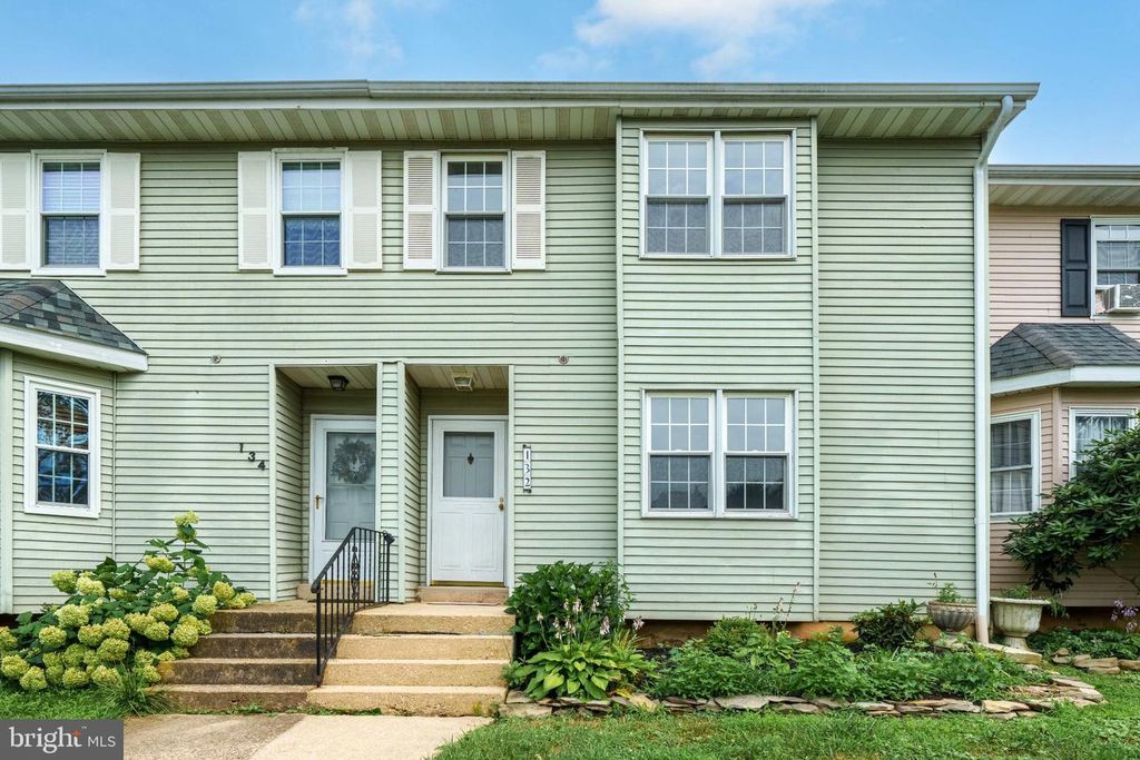 132 E GREEN VALLEY CIR, Newark, DE 19711