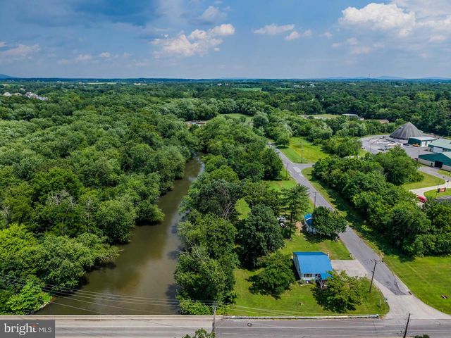2069 SPRING RD, Carlisle, PA 17013