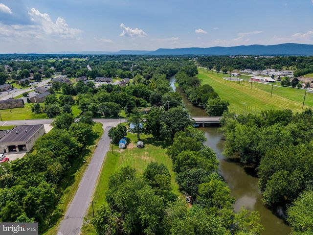 2069 SPRING RD, Carlisle, PA 17013