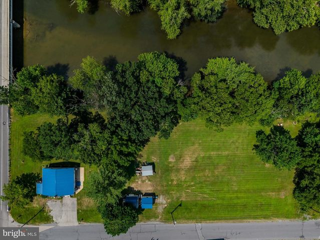 2069 SPRING RD, Carlisle, PA 17013
