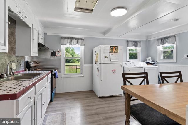 2069 SPRING RD, Carlisle, PA 17013