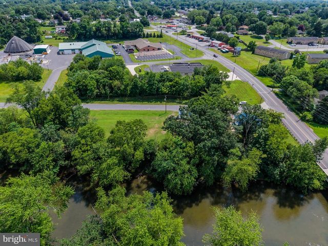 2069 SPRING RD, Carlisle, PA 17013