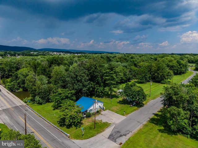 2069 SPRING RD, Carlisle, PA 17013