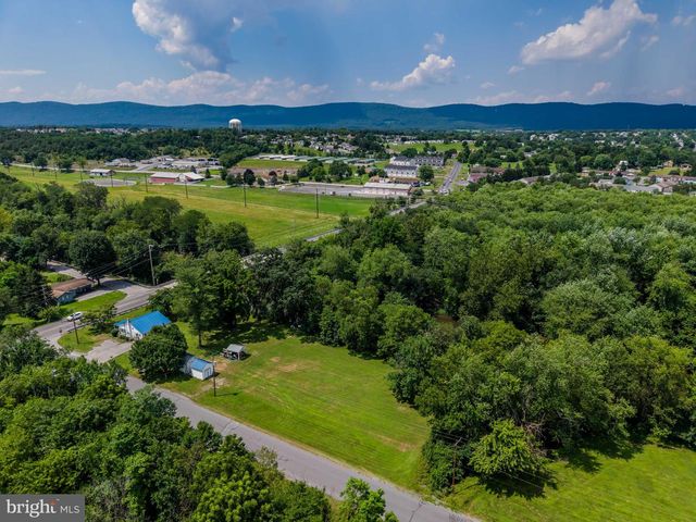 2069 SPRING RD, Carlisle, PA 17013