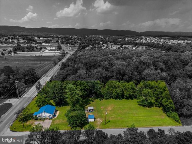 2069 SPRING RD, Carlisle, PA 17013