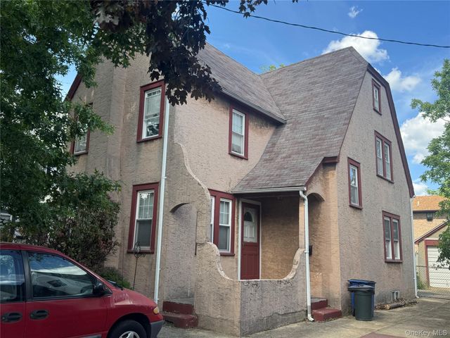 5 York Place, Merrick, NY 11566