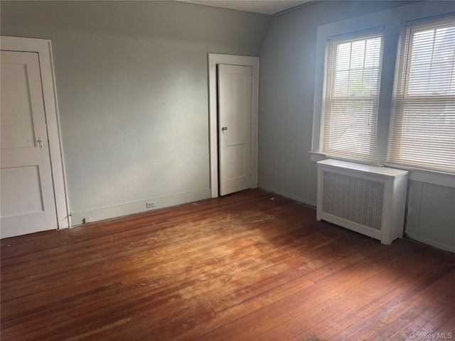 5 York Place, Merrick, NY 11566