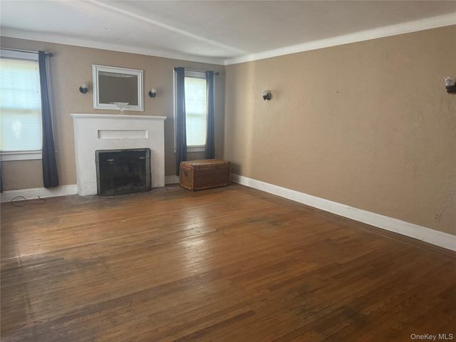 5 York Place, Merrick, NY 11566