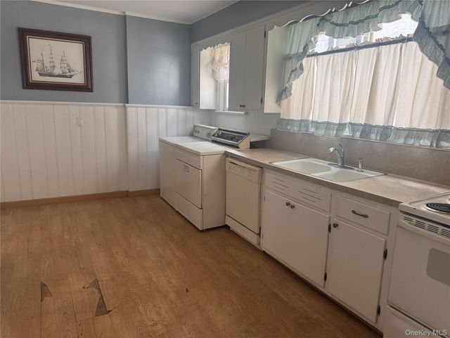 5 York Place, Merrick, NY 11566