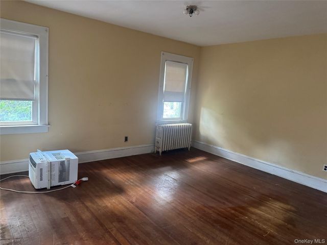 5 York Place, Merrick, NY 11566