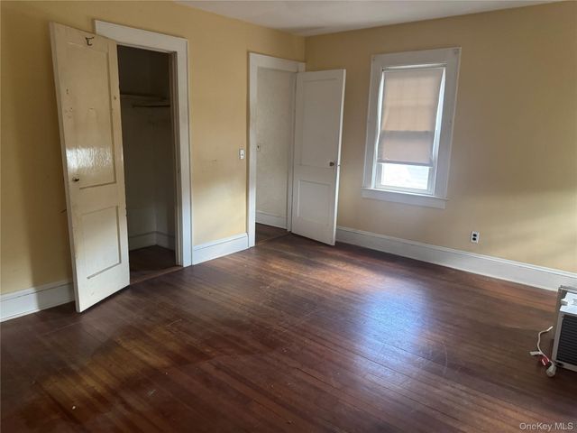 5 York Place, Merrick, NY 11566