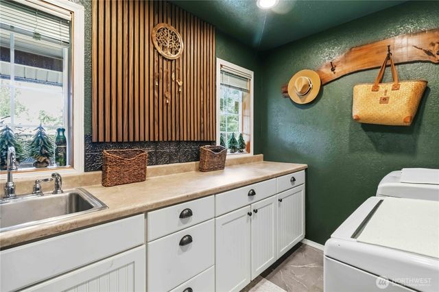 209 W Beacon Hill Drive, Longview, WA 98632