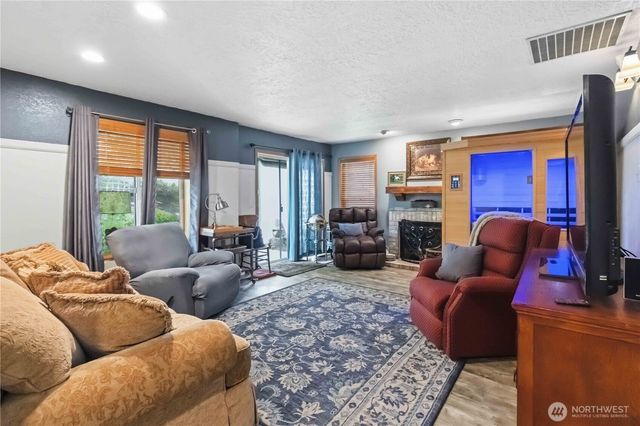 209 W Beacon Hill Drive, Longview, WA 98632