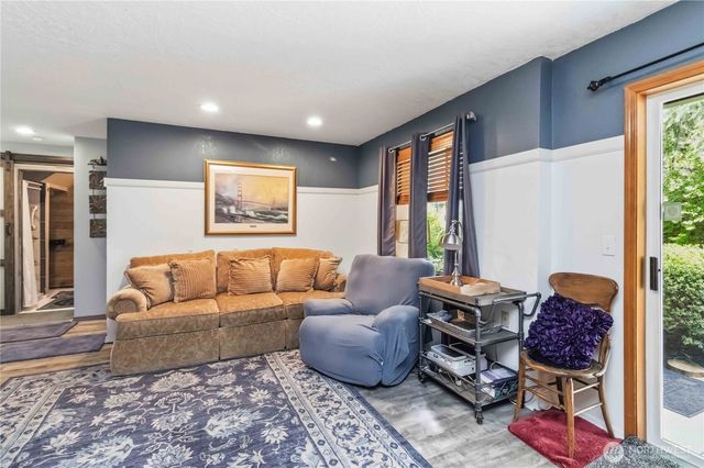 209 W Beacon Hill Drive, Longview, WA 98632