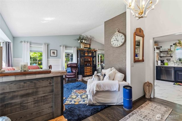 209 W Beacon Hill Drive, Longview, WA 98632