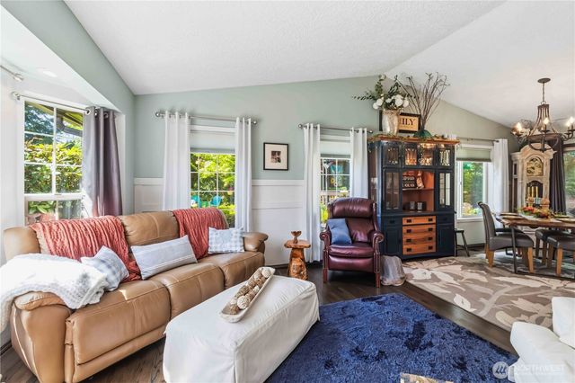 209 W Beacon Hill Drive, Longview, WA 98632