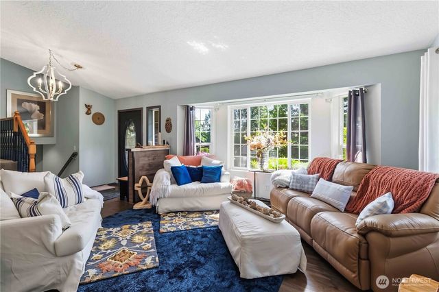209 W Beacon Hill Drive, Longview, WA 98632