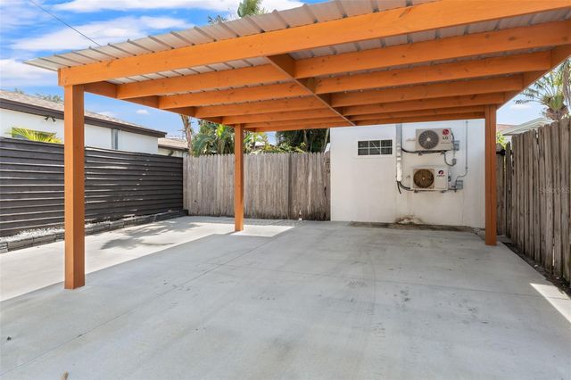 209 17TH AVENUE N, St Petersburg, FL 33704