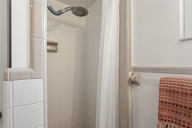 209 17TH AVENUE N, St Petersburg, FL 33704