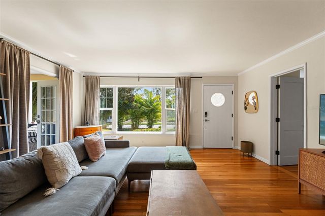 209 17TH AVENUE N, St Petersburg, FL 33704