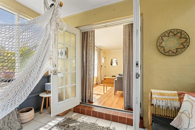 209 17TH AVENUE N, St Petersburg, FL 33704