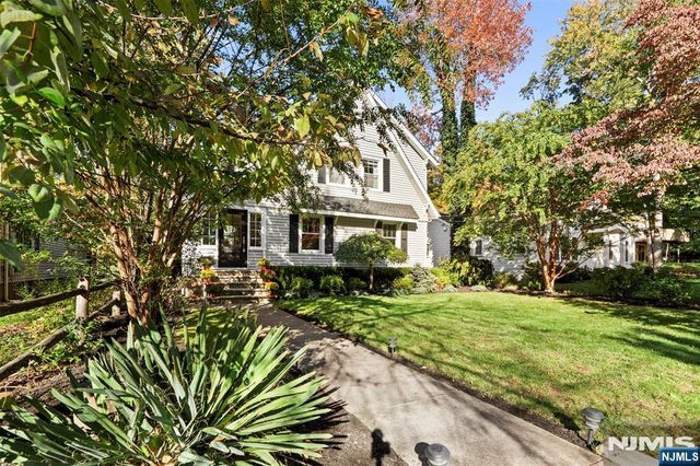 15 Randolph Place, Ridgewood, NJ 07450