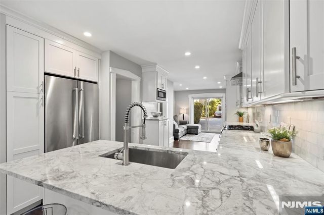 15 Randolph Place, Ridgewood, NJ 07450