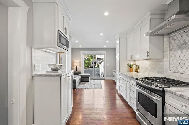 15 Randolph Place, Ridgewood, NJ 07450