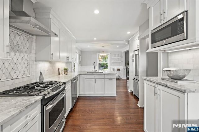 15 Randolph Place, Ridgewood, NJ 07450