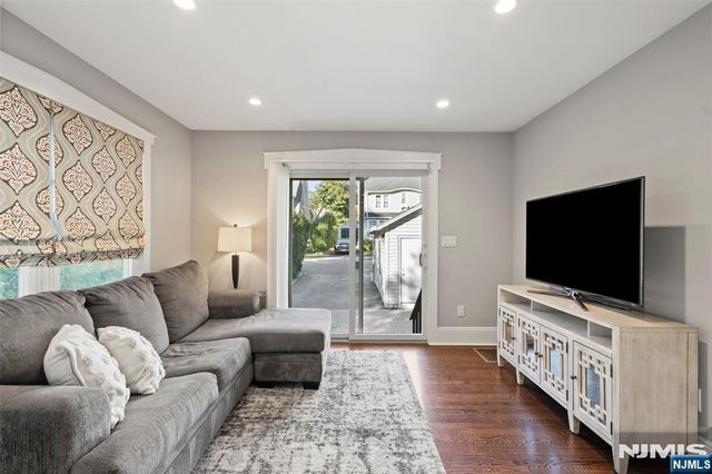 15 Randolph Place, Ridgewood, NJ 07450