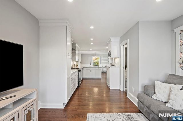 15 Randolph Place, Ridgewood, NJ 07450