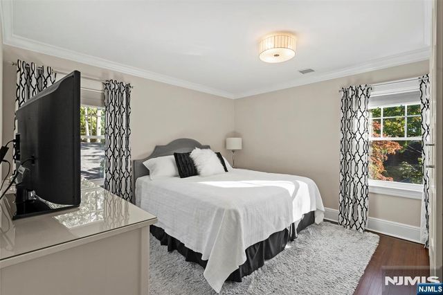 15 Randolph Place, Ridgewood, NJ 07450