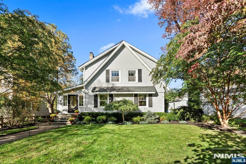 15 Randolph Place, Ridgewood, NJ 07450