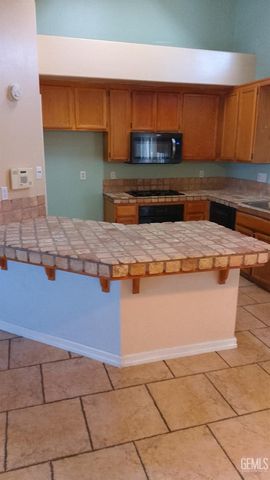 5617 Shadow Stone Street, Bakersfield, CA 93313