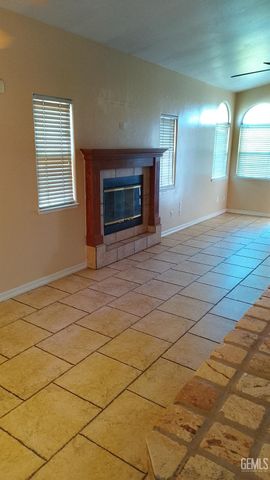 5617 Shadow Stone Street, Bakersfield, CA 93313