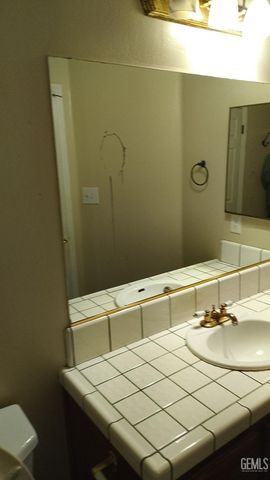 5617 Shadow Stone Street, Bakersfield, CA 93313