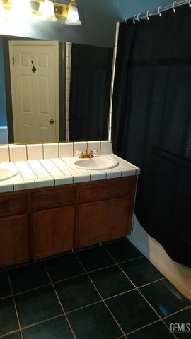 5617 Shadow Stone Street, Bakersfield, CA 93313