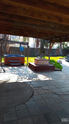 5617 Shadow Stone Street, Bakersfield, CA 93313