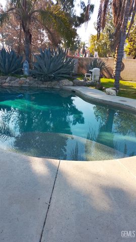 5617 Shadow Stone Street, Bakersfield, CA 93313